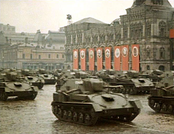 Desfile+del+Ej%C3%A9rcito+Rojo+tras+la+victoria+so  vi%C3%A9tica+sobre+Alemania+Nazi,+cerca+1945..jpg